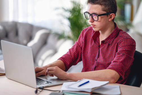 Why Do Students Struggle More in Online Biology Classes?