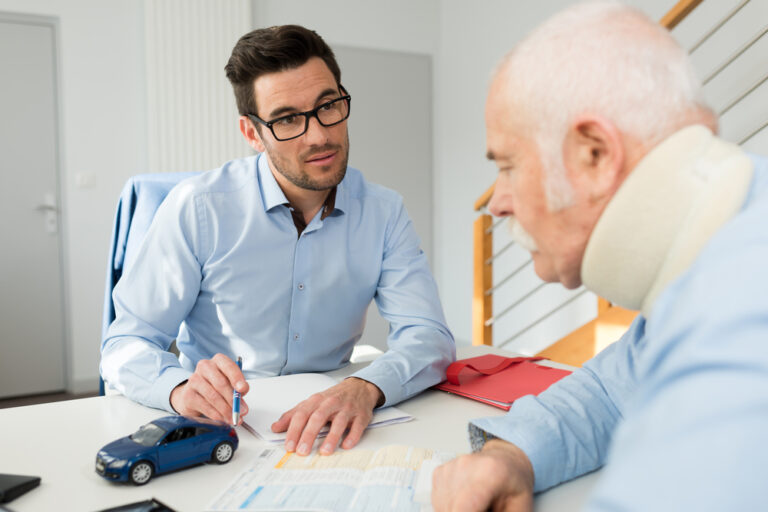 How a Personal Injury Lawyer Helps in the Claims Process