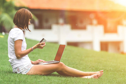 How the Shift Toward Online Ordering Has Changed the Way Homeowners Approach Lawn and Garden Projects