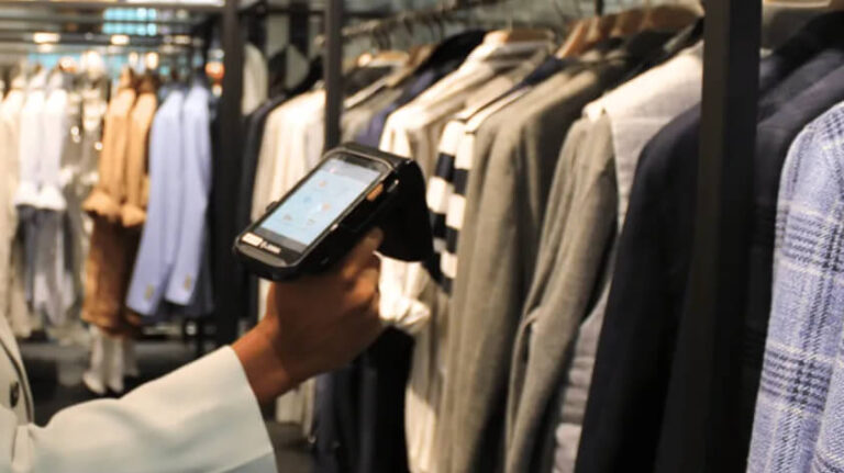 Fashion industry logistics: Building efficient supply chains in apparel Fashion industry logistics