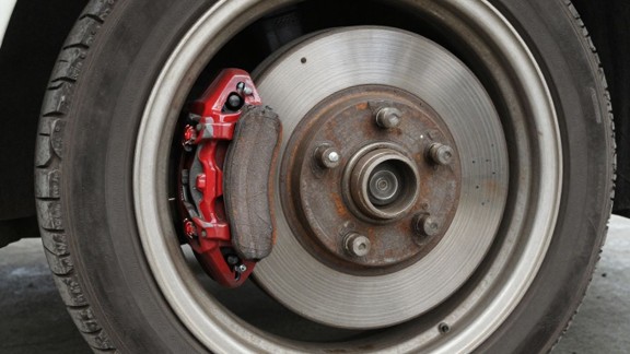 Why Timely Brake Pad and Rotor Replacement Keeps Drivers Safer