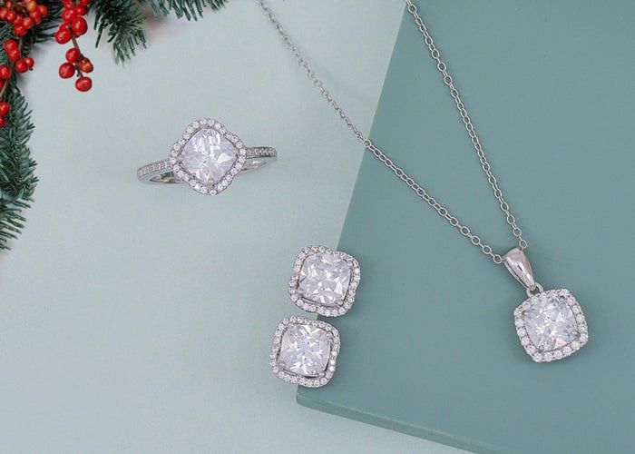 Stylish Lab Diamond Pendants to Shine This Holiday Season