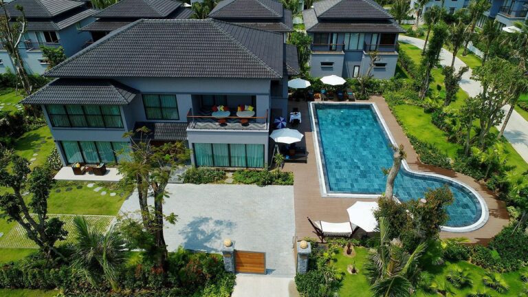 From Old Spaces to Modern Retreats: Transforming Villas Through Expert Renovation