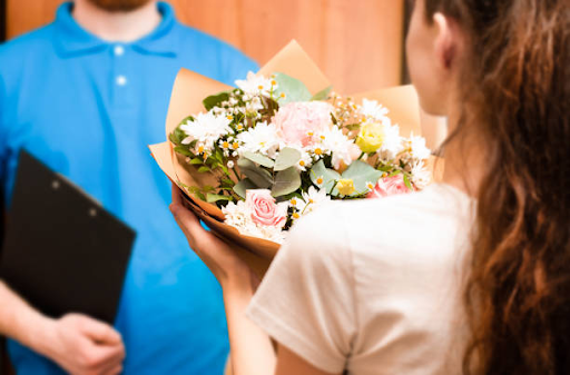 How Flower Delivery Services Make Last Minute Gift Giving Easier