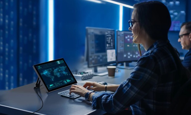 Best Portable Monitors for Travel and Remote Work in 2026 Best Portable Monitors for Travel and Remote Work in 2026
